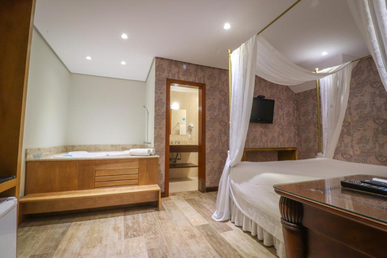 Deluxe Suite with Spa Bath,1167196011:JPEG