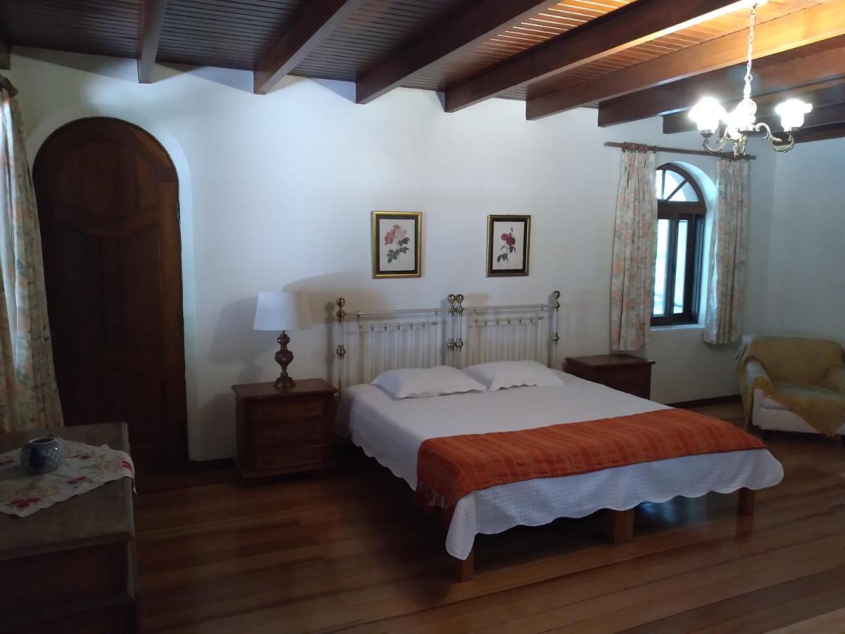 Quarto Queen com Vista para o Jardim