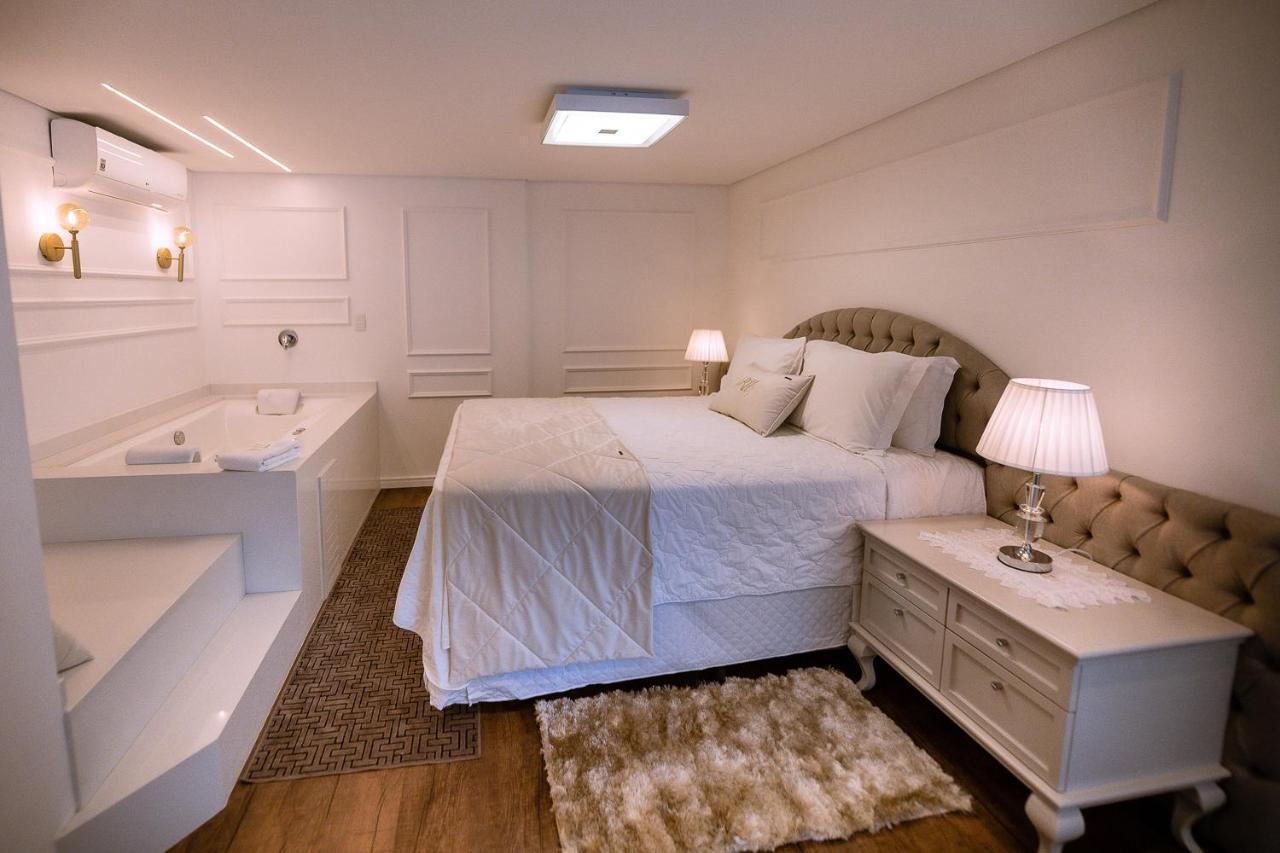 Studio with Spa Bath