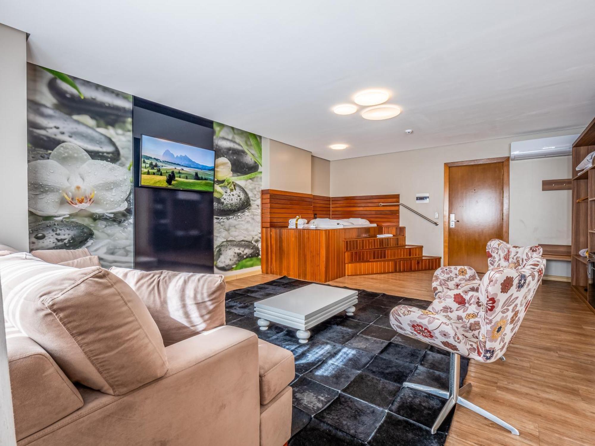 Grand Suite,1220615116:JPEG