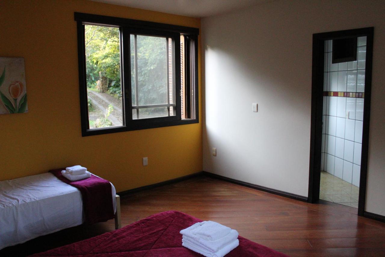 Quarto Deluxe (2 Adultos + 1 Criança)