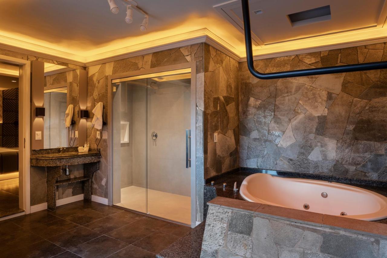 Queen Suite with Spa Bath,1301575555:JPEG