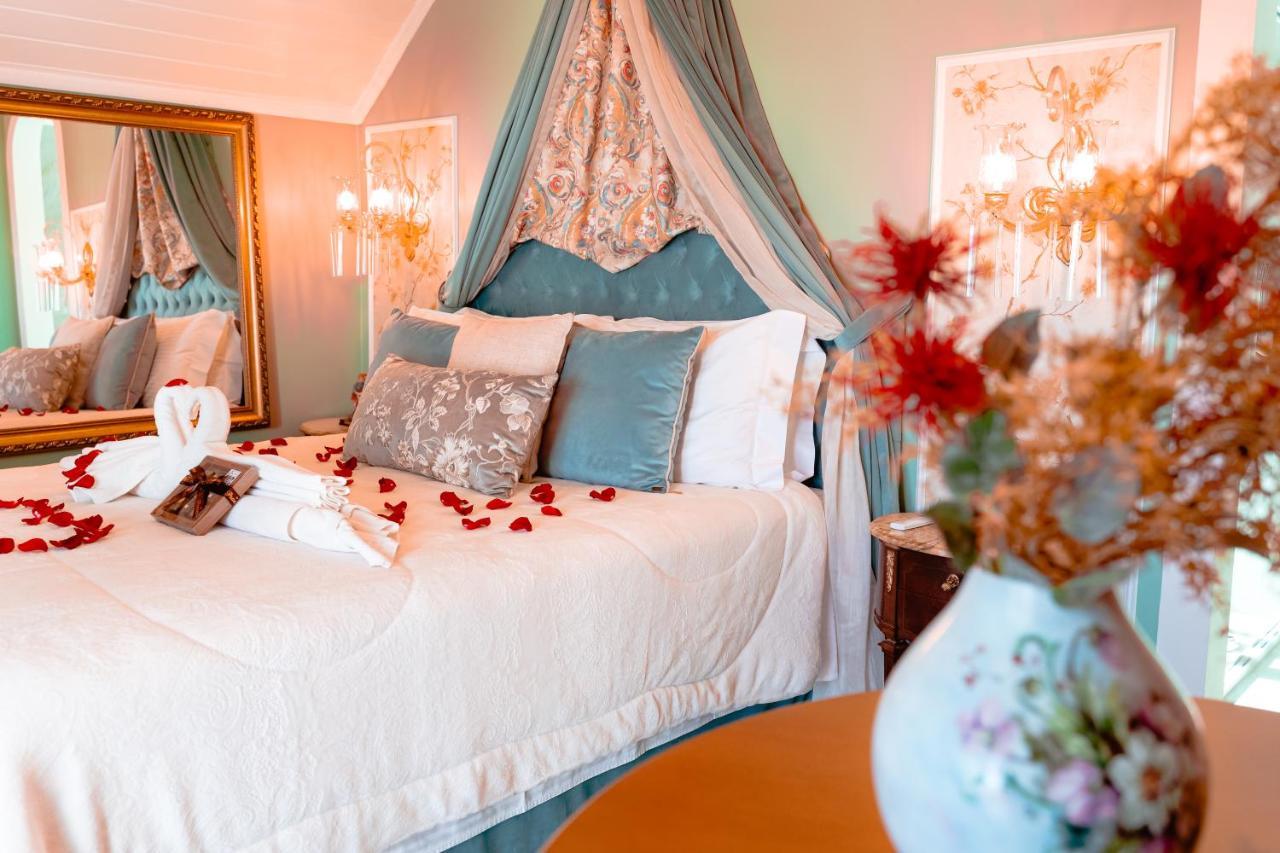 Suite with Mountain View
