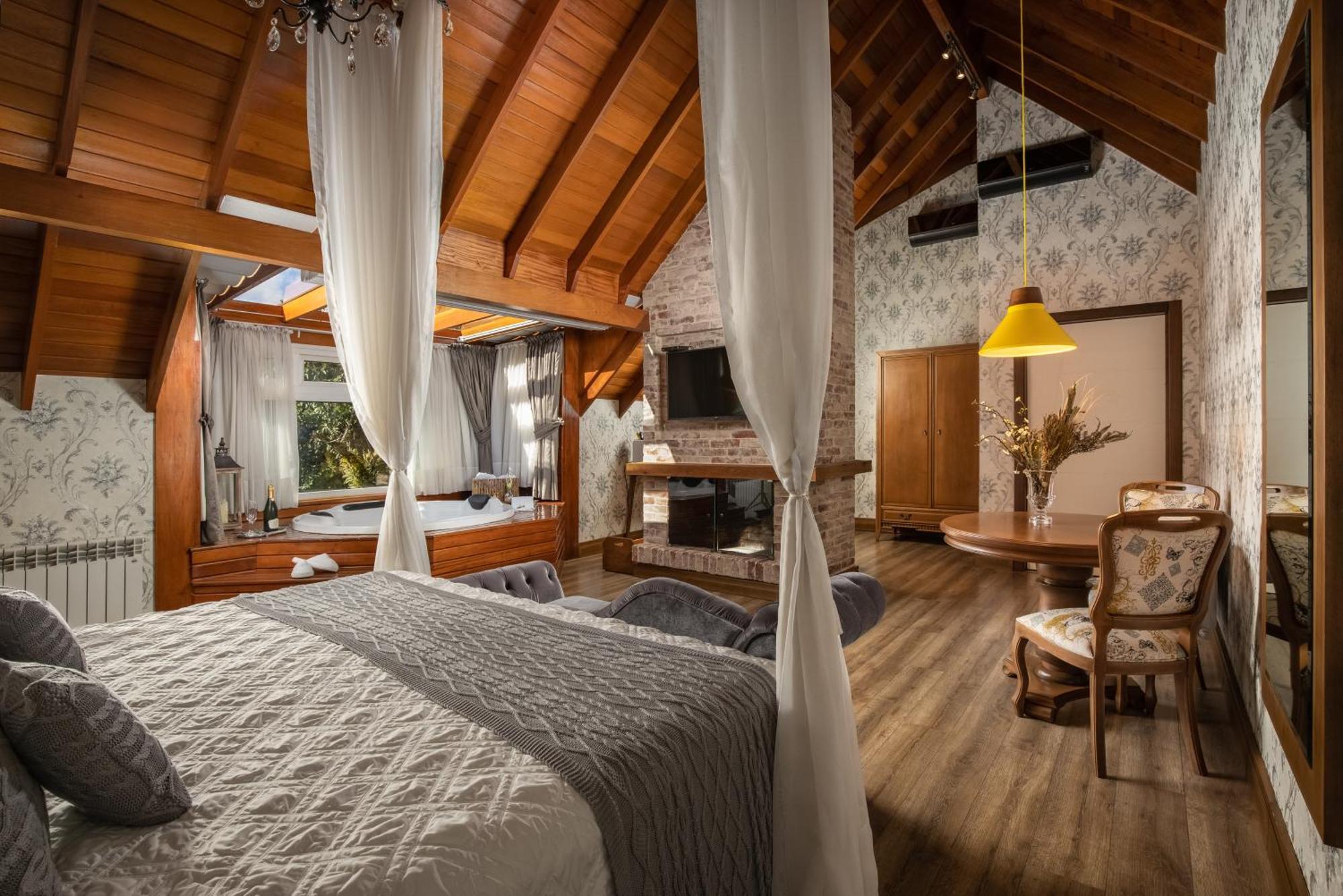 Superior King Suite