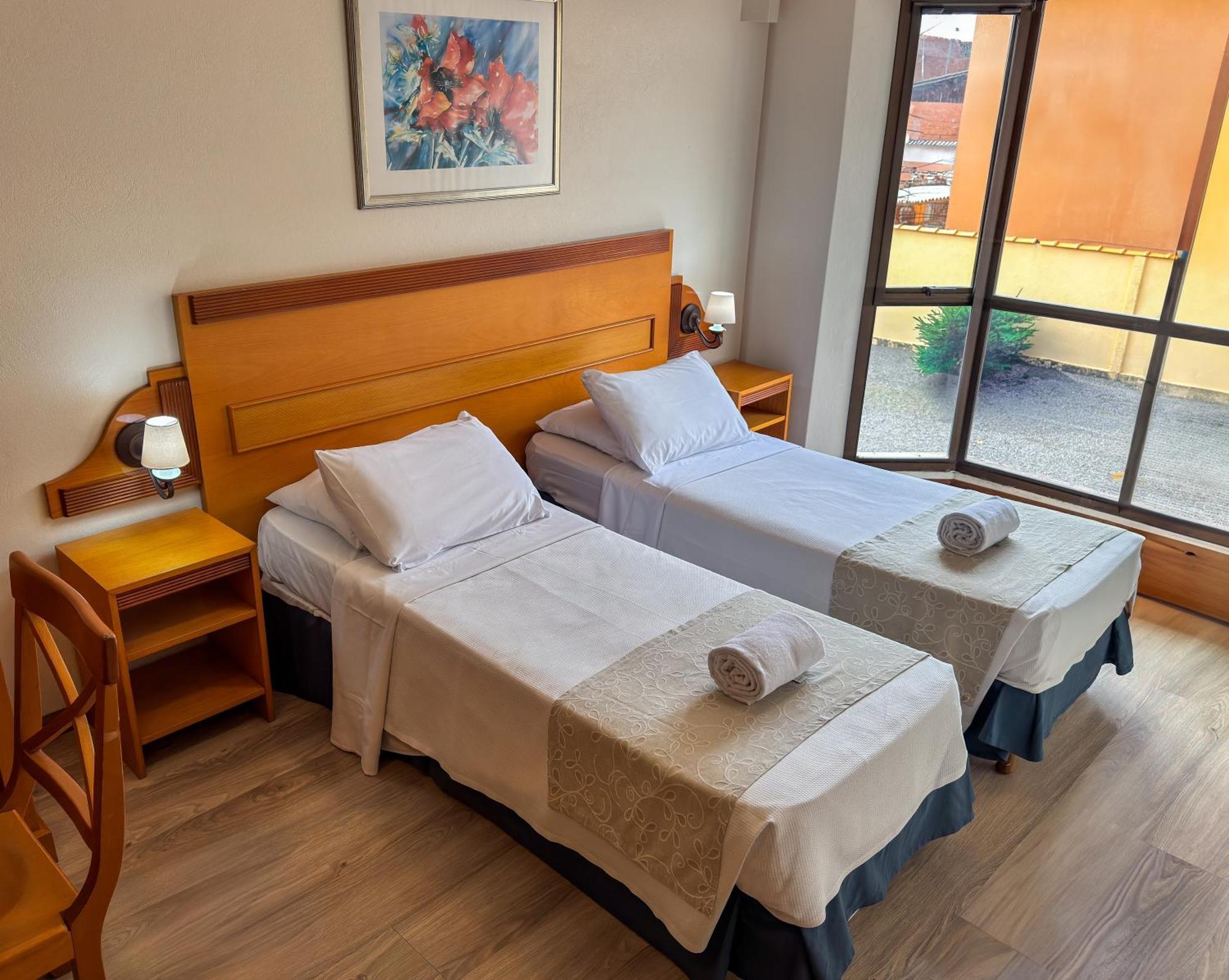 Quarto Luxo Quádruplo - Quarto 2 Dormitórios e 1 Banheiro