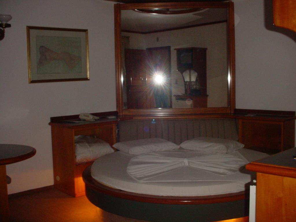 Suite Spa Bath,623154235:JPEG