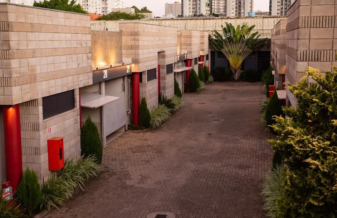 Motel Vis A Vis Poa-1