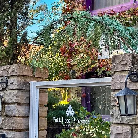 Petit Hotel Provence Gramado-3